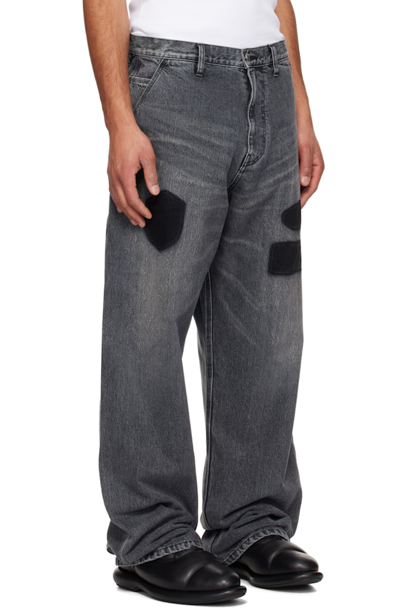 Relaxed-fit non-stretch denim jeans. Fading throughout.

· Belt loops
· Five-pocket styling
· Zip-fly
· Graphics printed at front
· Hammer loop and patch pocket at outseam 
· Patch pockets at outseams

Supplier color: Black