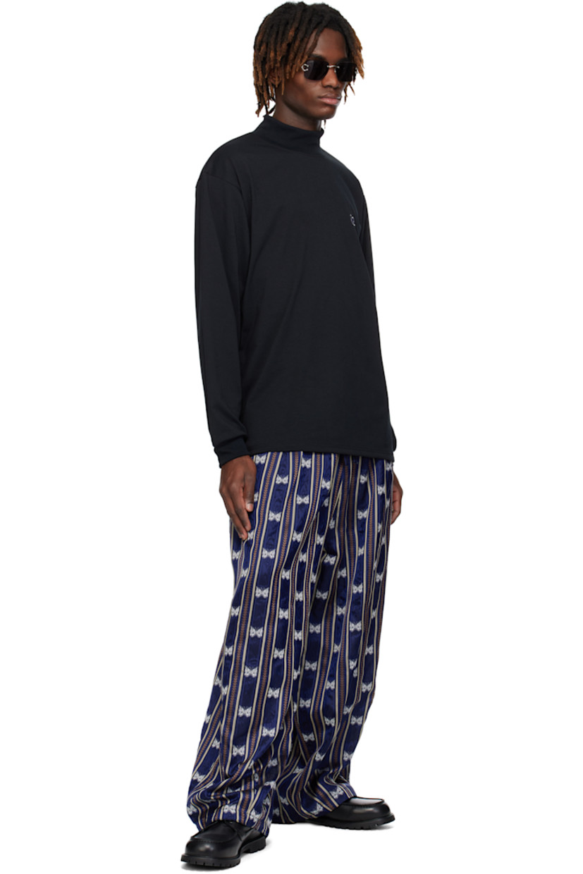 Polyester jersey T-shirt. 

· Rib-kit mock neck and cuffs
· Logo graphic embroidered at chest

Supplier color: Black