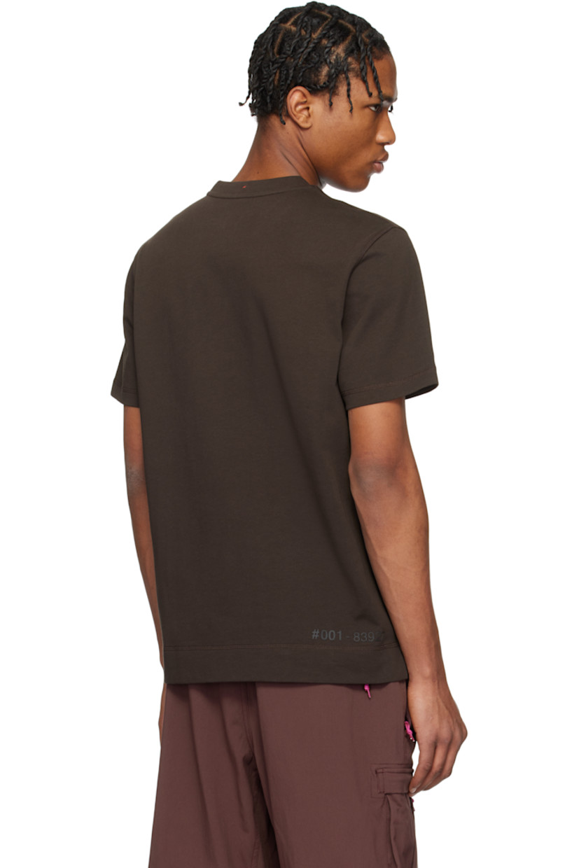 Cotton jersey T-shirt.

· Rib-knit crewneck
· Logo and text printed at collar
· Tricolor logo flag at side seam
· Tennis-tail hem
· Text bonded at back hem

Supplier color: Brown
