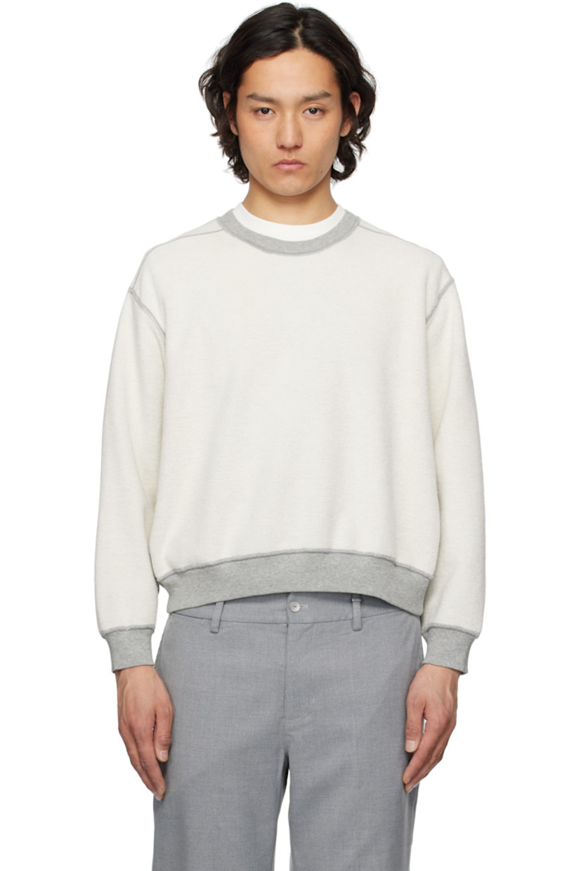 Reversible preshrunk 13 oz cotton fleece sweatshirt.

Reverse in gray cotton fleece.

· Boxy-fit
· Rib-knit crewneck, cropped hem, and cuffs
· Gusset at shoulders and side seams
· Dropped shoulders

Supplier color: Heather grey