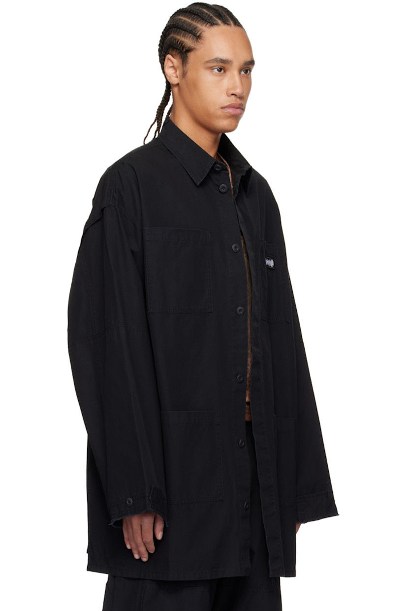 Cotton poplin overshirt.

· Spread collar
· Concealed button closure
· Logo patch at chest
· Patch pockets
· Vented side seams
· Dropped shoulders
· Raw edge at cuffs
· Adjustable button tab at cuffs
· Logo graphic printed at back

Supplier color: Black