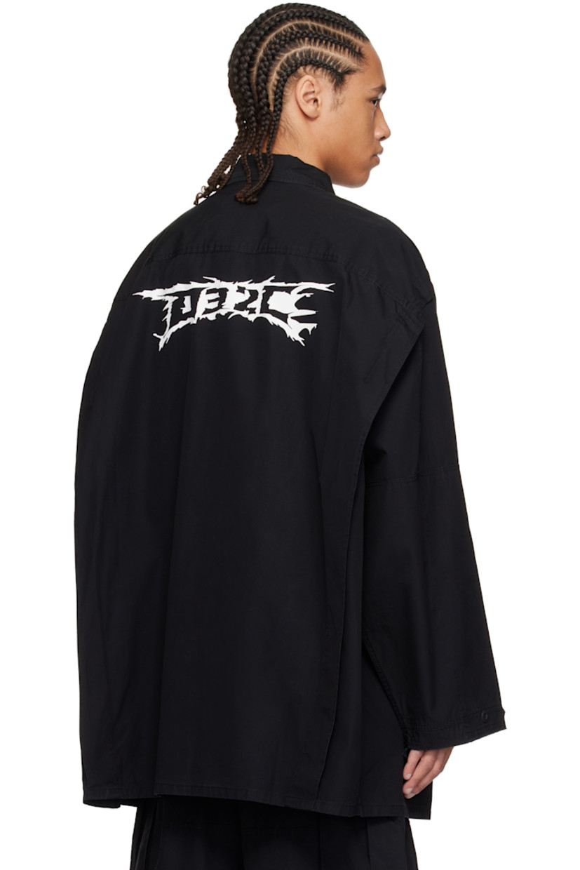Cotton poplin overshirt.

· Spread collar
· Concealed button closure
· Logo patch at chest
· Patch pockets
· Vented side seams
· Dropped shoulders
· Raw edge at cuffs
· Adjustable button tab at cuffs
· Logo graphic printed at back

Supplier color: Black