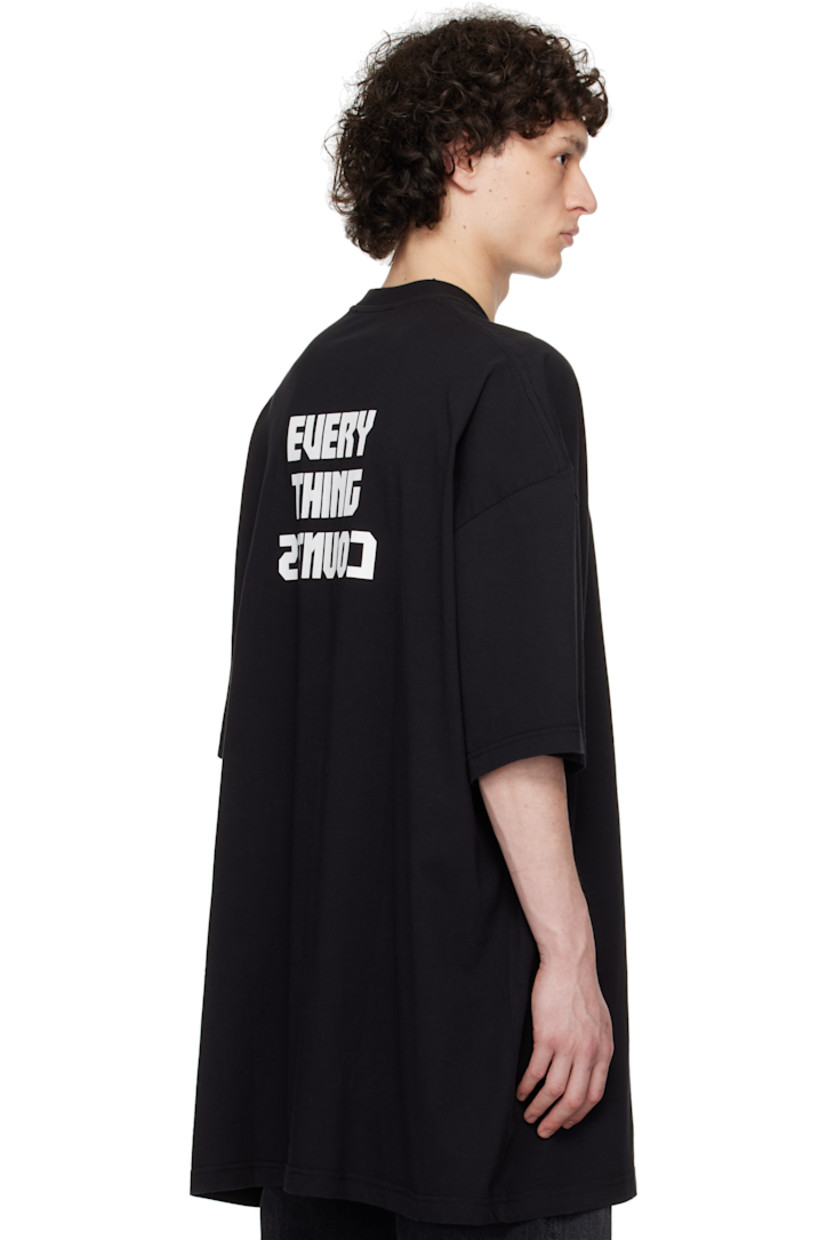 Organic cotton jersey T-shirt. 

· Rib-knit crewneck
· Logo and graphic printed at front
· Dropped shoulders
· Text printed at back

Supplier color: Washed black