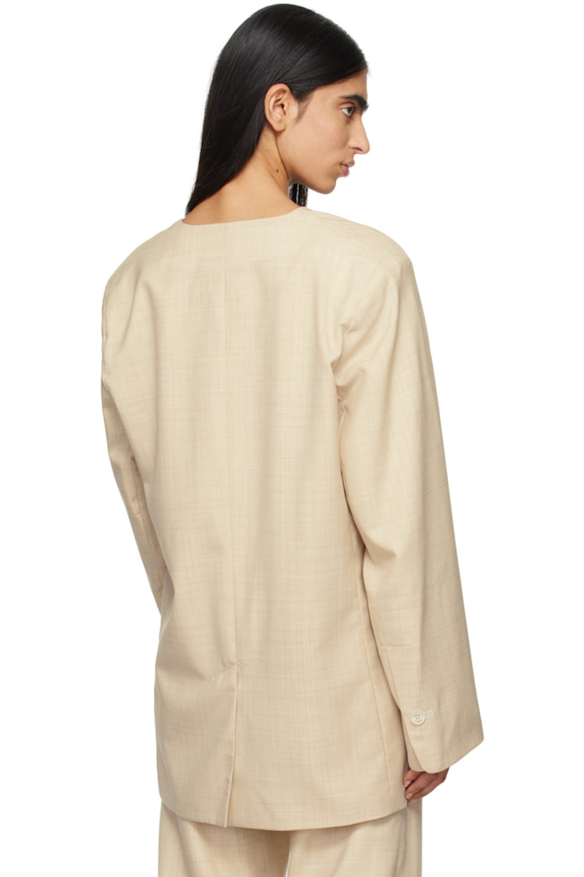 Yarn-dyed wool twill blazer.

· Y-neck 
· Button closure
· Welt pockets
· Darts at front
· Single-button surgeon's cuffs
· Central seam and vent at back

Supplier color: Ecru melange