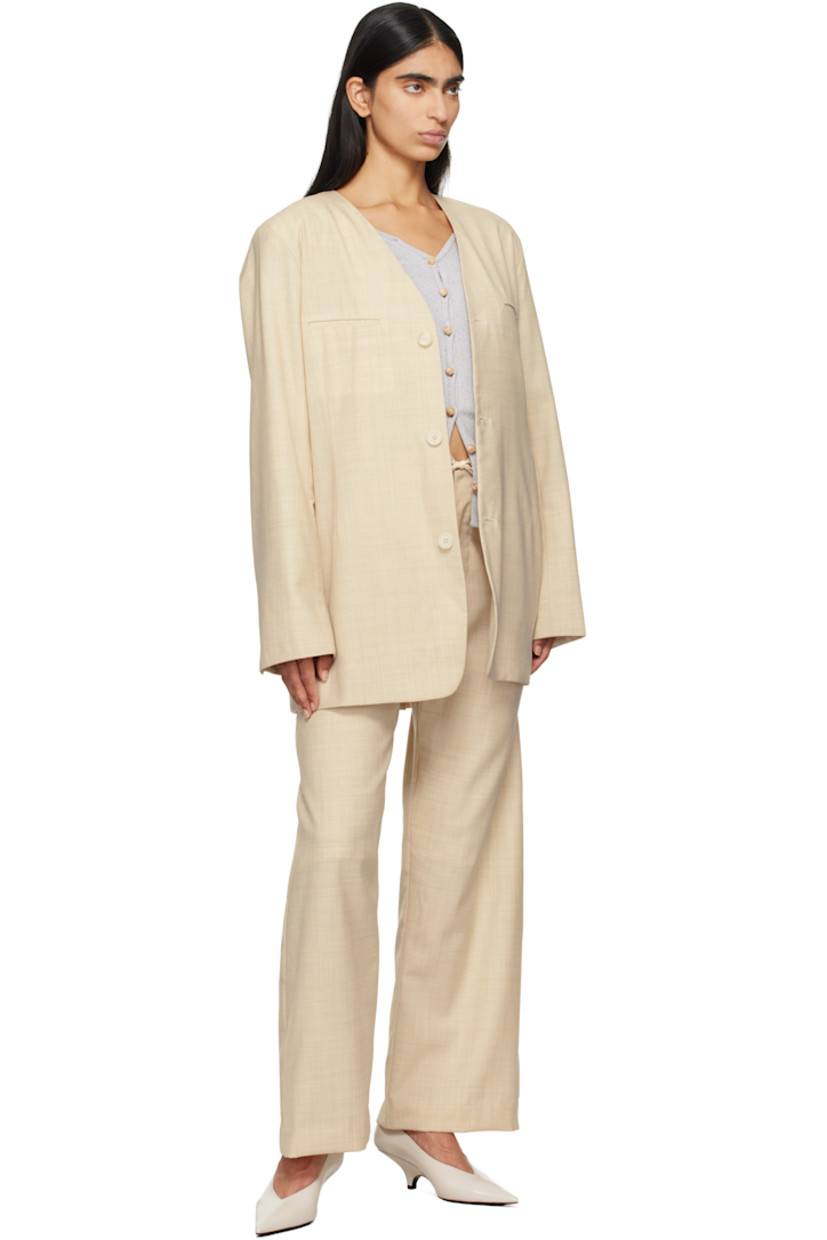 Yarn-dyed wool twill blazer.

· Y-neck 
· Button closure
· Welt pockets
· Darts at front
· Single-button surgeon's cuffs
· Central seam and vent at back

Supplier color: Ecru melange