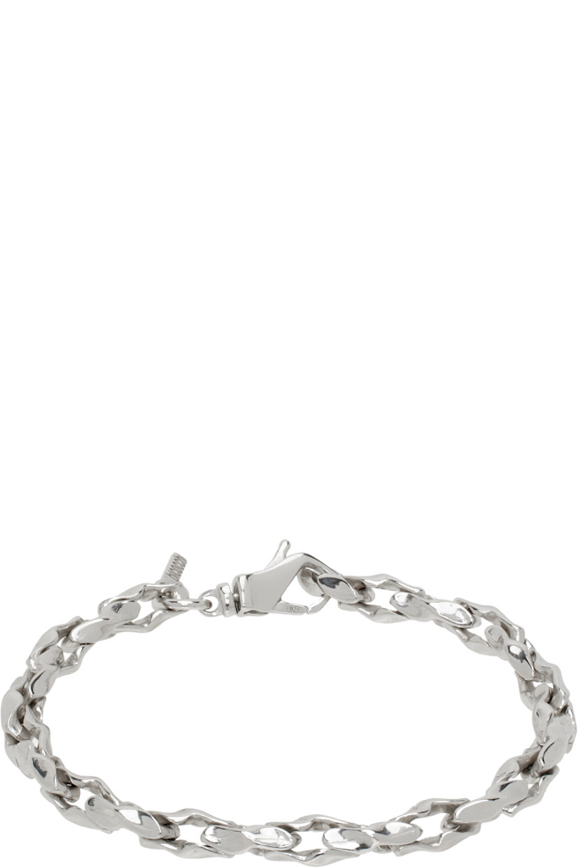 Handcrafted hammered cable chain bracelet in sterling silver. 

· Logo plaque at length
· Lobster-clasp fastening

Supplier color: Silver