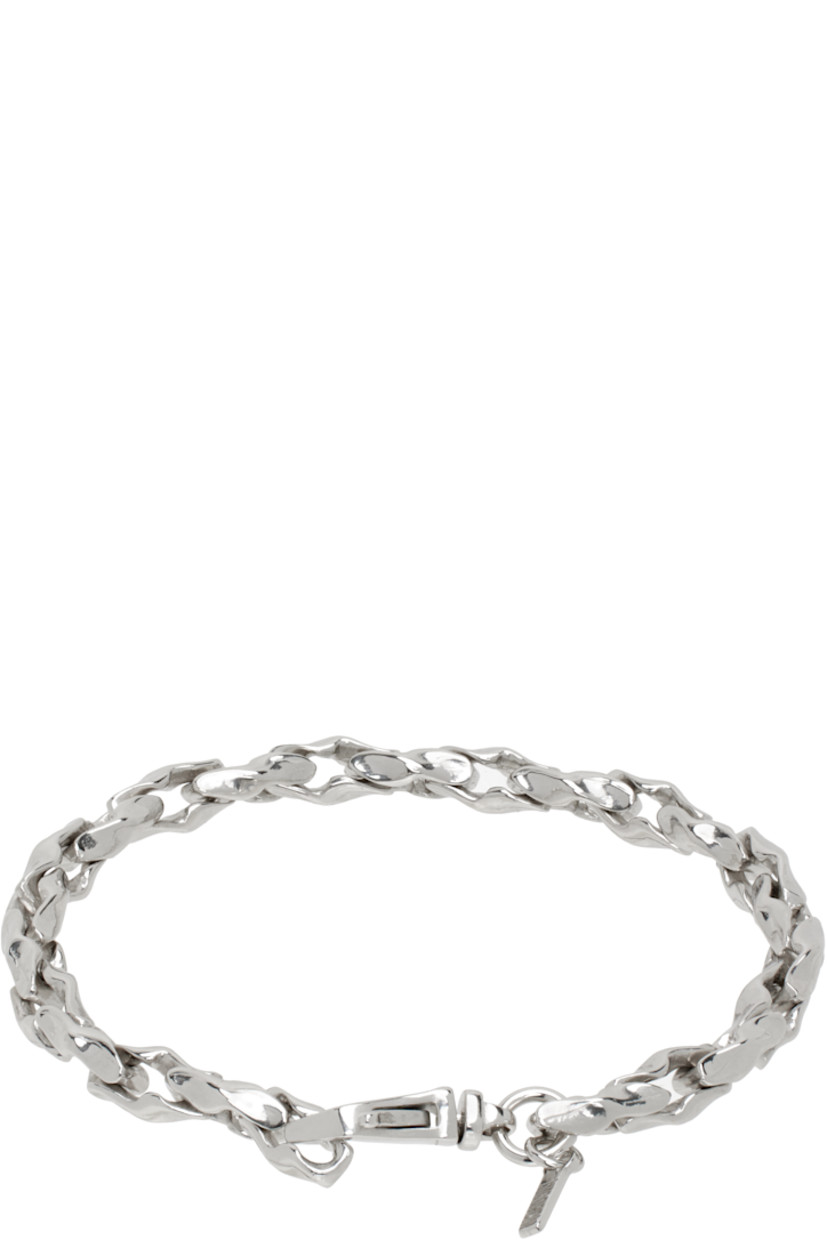 Handcrafted hammered cable chain bracelet in sterling silver. 

· Logo plaque at length
· Lobster-clasp fastening

Supplier color: Silver