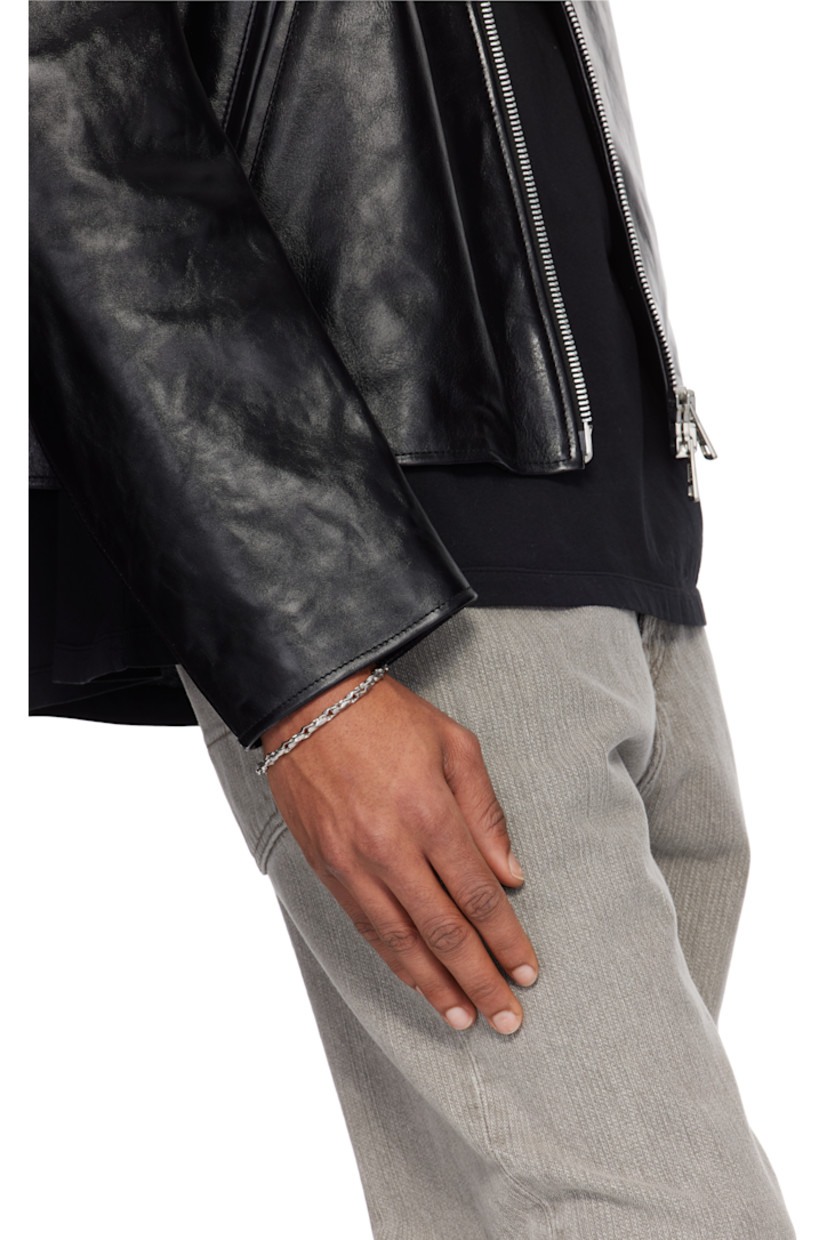 Handcrafted hammered cable chain bracelet in sterling silver. 

· Logo plaque at length
· Lobster-clasp fastening

Supplier color: Silver