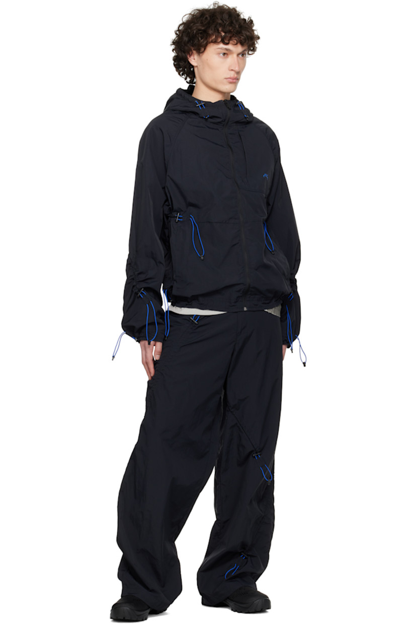 Lightweight nylon ripstop jacket. Bungee-style drawstring at hood, hem, sleeves, cuffs, and back.

· Zip closure
· Logo printed at chest
· Zip pockets 
· Elasticized hem and cuffs
· Raglan sleeves

Supplier color: Onyx