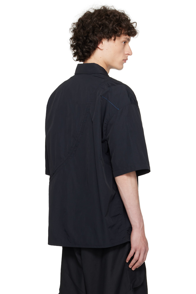 Nylon ripstop shirt.

· Spread collar
· Concealed press-stud closure
· Bungee-style drawstring extends from front to back
· Logo printed at front

Supplier color: Onyx