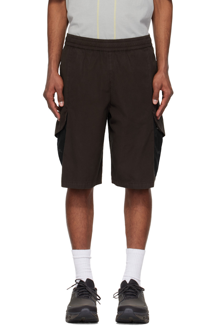 Plain-woven 165 gsm cotton cargo shorts.

· Concealed drawstring at elasticized waistband
· Three-pocket styling
· Poplin flap pockets 
· Logo printed at side seam 

Supplier color: Brown rust