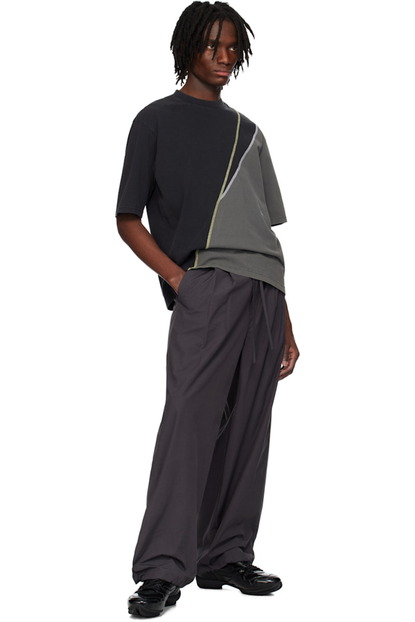 Rinse-washed 210 gsm cotton jersey T-shirt.

· Rib-knit crewneck
· Logo embroidered at front
· Asymmetric hem 
· Dropped shoulders
· Contrast overlock stitching in yellow and white

Supplier color: Black onyx