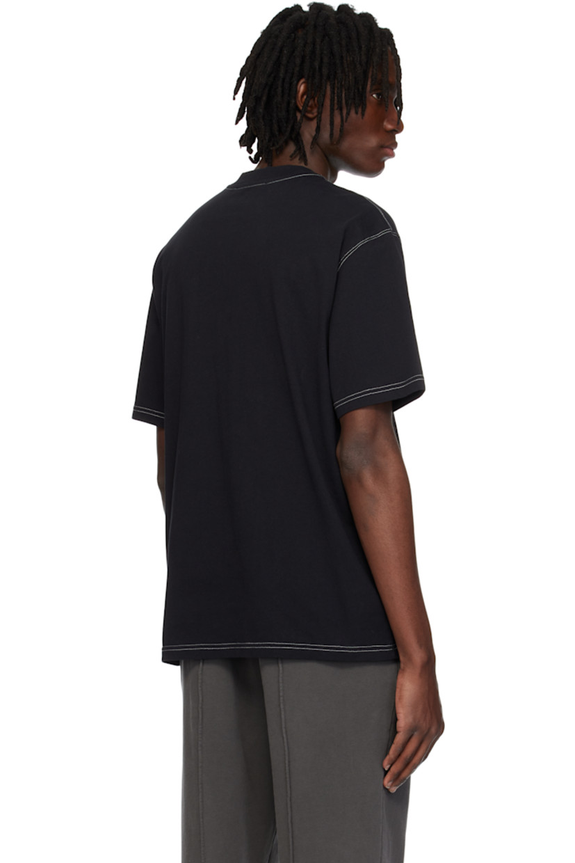 195 gsm cotton jersey T-shirt. 

· Rib-knit crewneck
· Logo printed at chest
· Piping at front 
· Contrast stitching in white

Supplier color: Black onyx