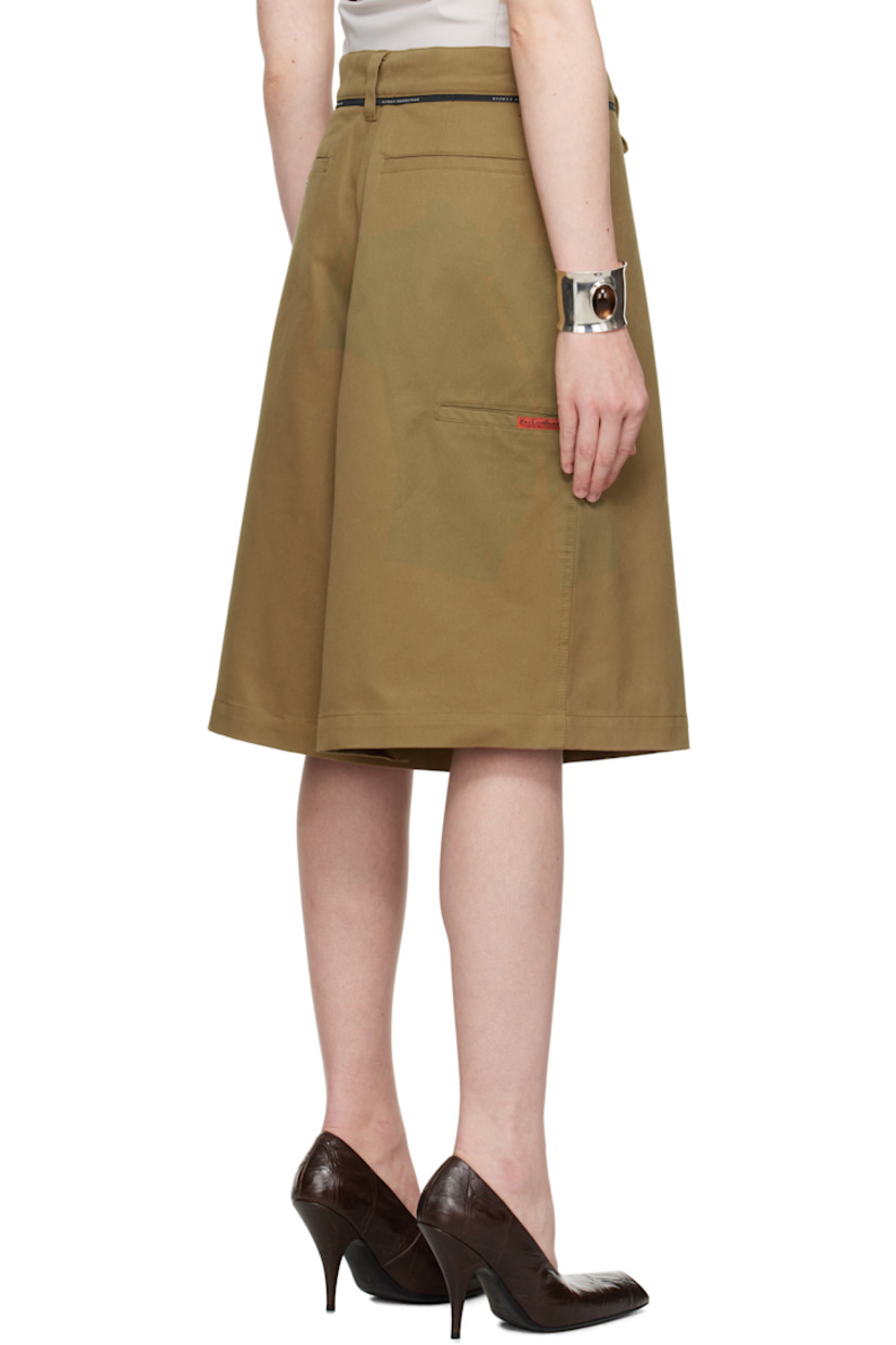 Wide-leg cotton canvas shorts.

· Belt loops and text-woven trim at waistband
· Four-pocket styling
· Zip fly
· Logo embroidered at front
· Modified gusset at inseams
· Logo patch at outseams
· Welt pocket at outseam
· Hammer loop and eyelets at outseam

Supplier color: Beige