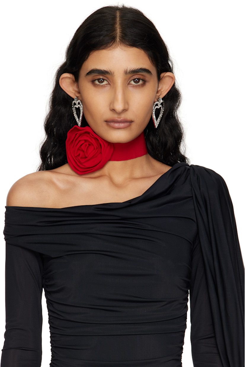 Grosgrain choker in red. 

· Detachable georgette floral appliqué at face
· Adjustable lobster-clasp fastening 
· Logo-engraved gold-tone hardware
· L15"

Supplier color: Red
