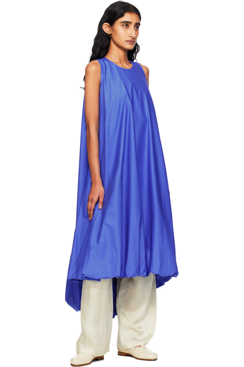Organic cotton poplin midi dress.

· Certified OEKO-TEX® Standard 100
· Round neck
· Seam pockets at waist
· Curved bubble hem 
· Button fastening at keyhole back collar 

Supplier color: Hortensia
