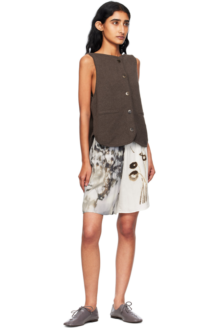 Viscose- and ECOVERO™ viscose-blend satin shorts.

· Graphics printed throughout
· Elasticized waistband
· Two-pocket styling

Supplier color: Floral