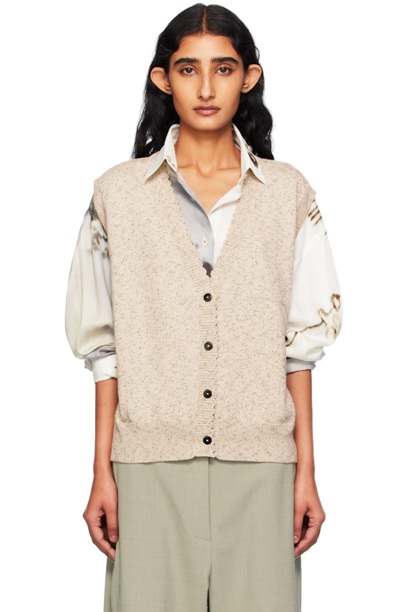 Knit organic cotton cardigan. 

· ZDHC- and OEKO-TEX® Standard 100-certified
· Rib-knit Y-neck, hem, and armscyes
· Scalloped edge at button closure
· Mock welt pocket at chest
· Vented side seams
· Logo-engraved hardware

Supplier color: Natural