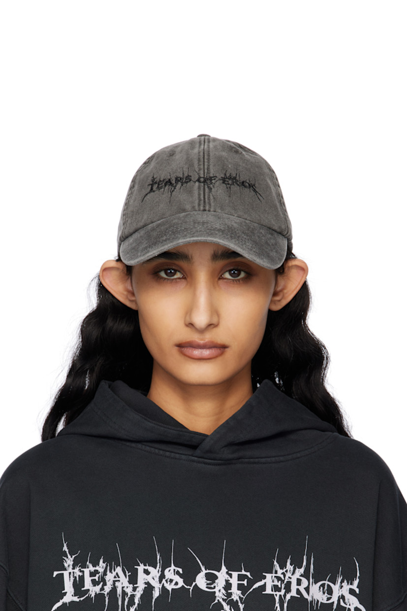Cotton twill cap in black.

· Fading and subtle distressing throughout
· Embroidered eyelets at crown
· Text embroidered at face
· Curved brim
· Cinch fastening

Supplier color: Washed black