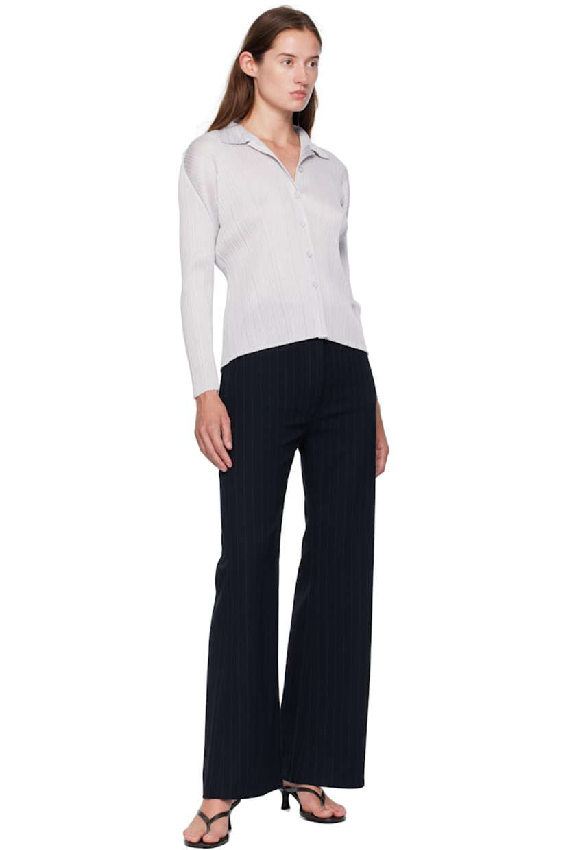 Garment-pleated tricot blouse.

· Spread collar
· Button closure

Supplier color: Light gray
