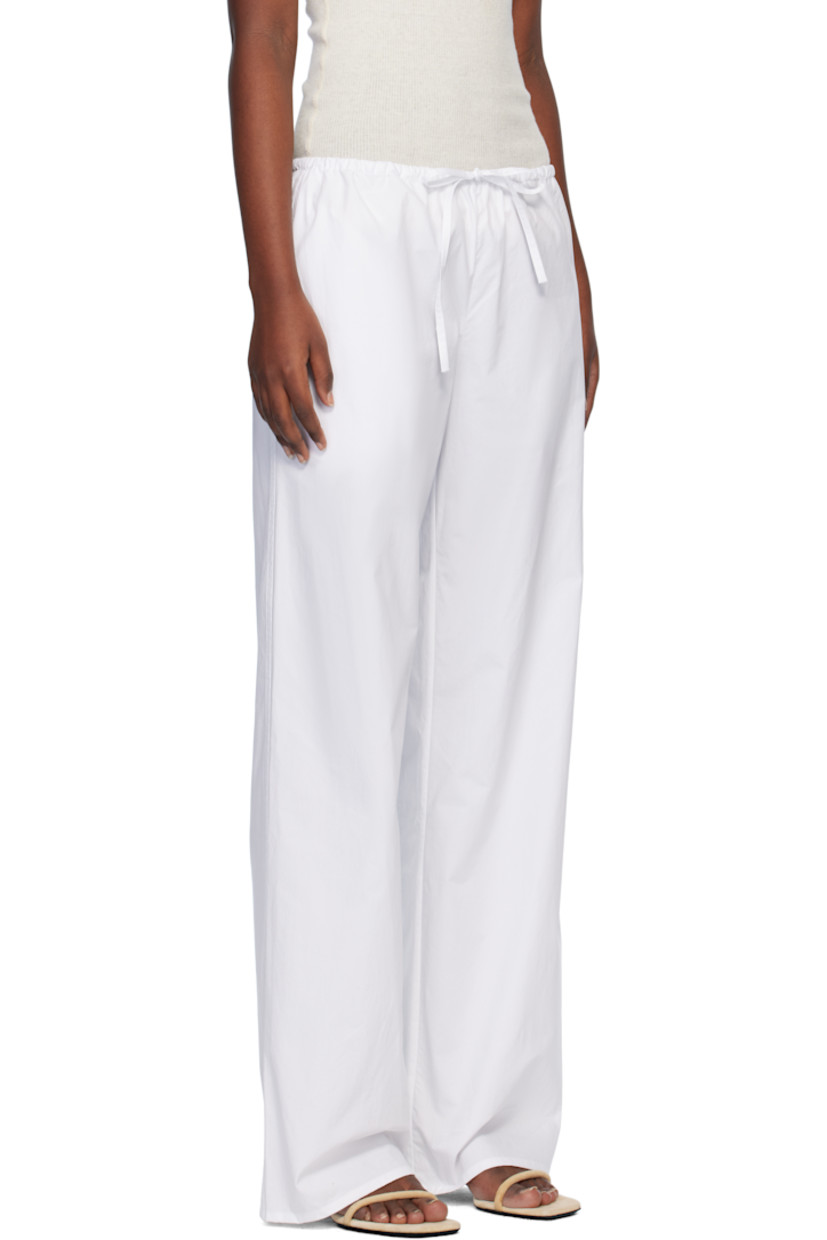 Relaxed-fit and straight-leg organic cotton poplin trousers.

· Drawstring at elasticized waistband
· Three-pocket styling

Supplier color: White