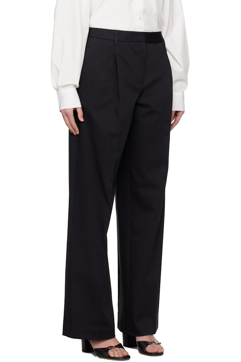 Straight-leg GOTS-certified organic cotton twill trousers. 

· Belt loops 
· Four-pocket styling 
· Zip-fly
· Single pleat at front legs  

Supplier color: Black