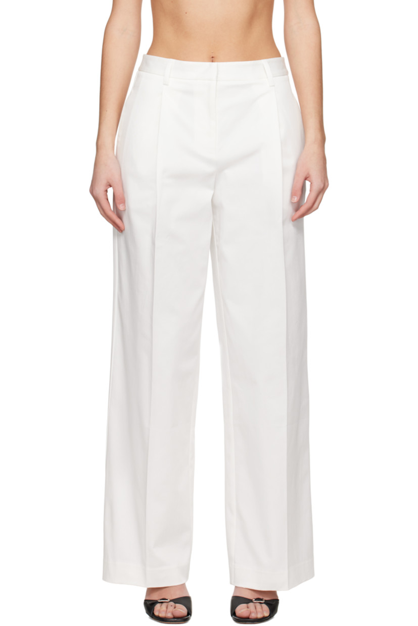 Straight-leg GOTS-certified organic cotton twill trousers. 

· Belt loops 
· Four-pocket styling 
· Zip-fly
· Pleat at front legs 

Supplier color: Chalk
