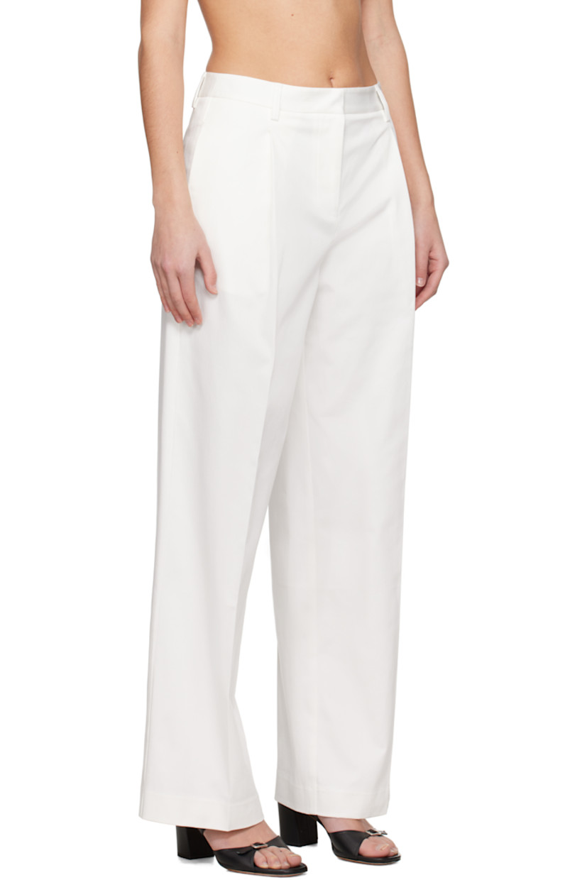 Straight-leg GOTS-certified organic cotton twill trousers. 

· Belt loops 
· Four-pocket styling 
· Zip-fly
· Pleat at front legs 

Supplier color: Chalk