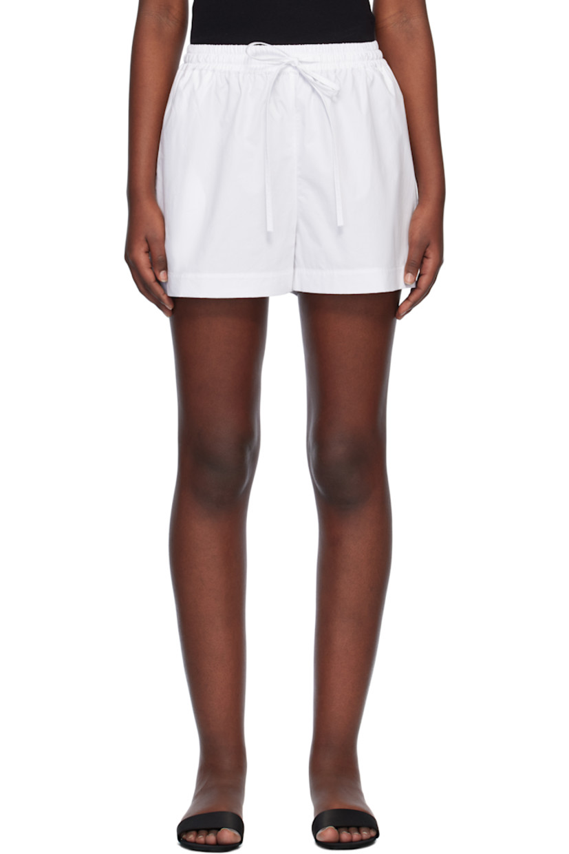 Organic cotton poplin shorts.

· Drawstring at elasticized waistband
· Three-pocket styling

Supplier color: White
