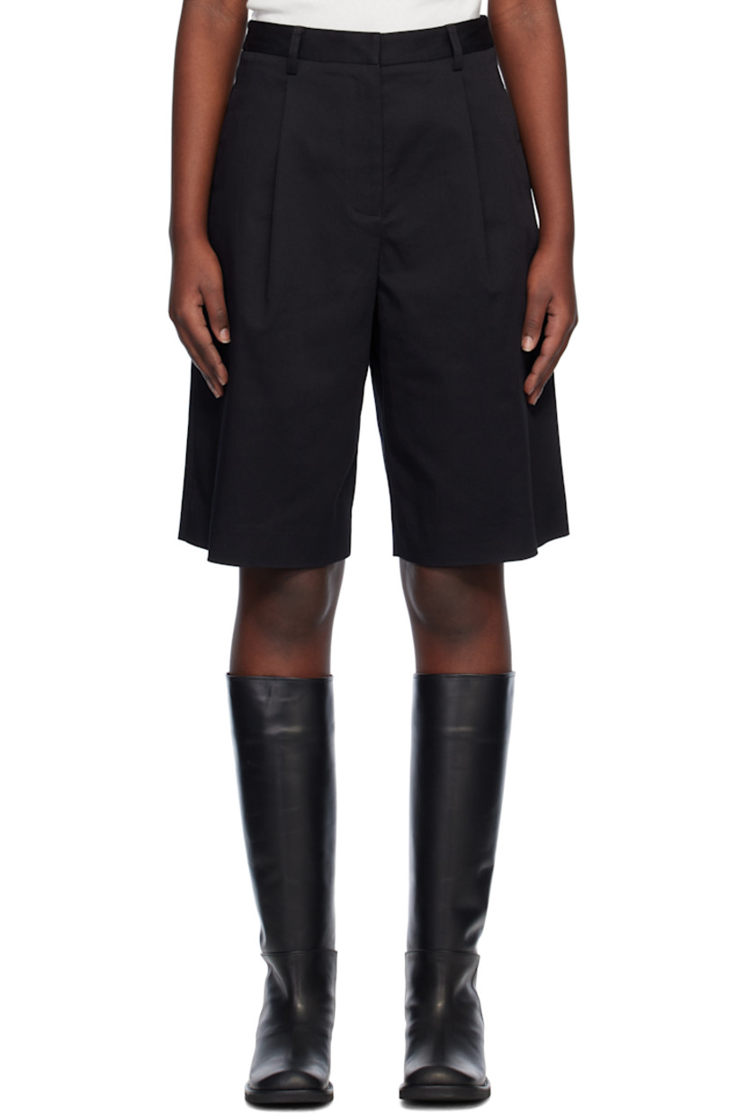 Straight-leg stretch organic cotton twill shorts. 

· High-rise
· Belt loops
· Four-pocket styling
· Zip-fly
· Pleats at front

Supplier color: Black
