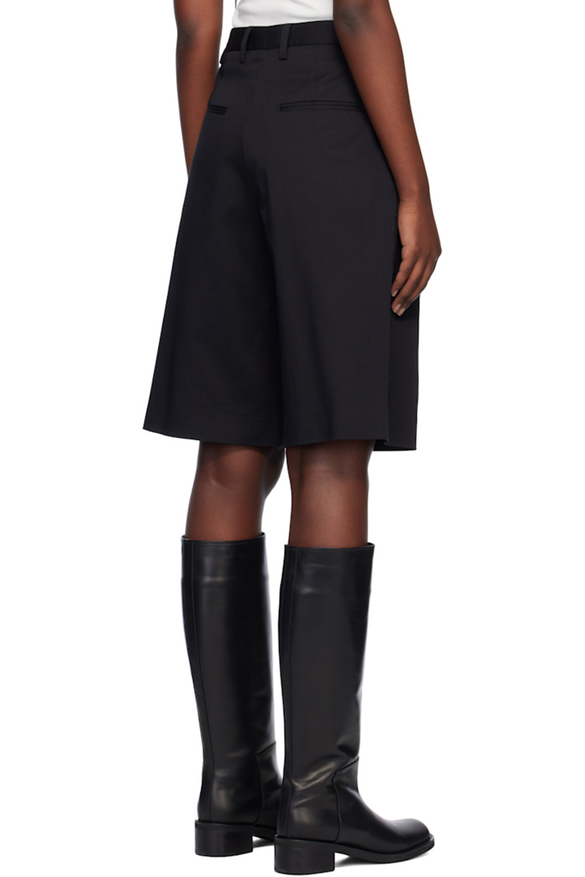 Straight-leg stretch organic cotton twill shorts. 

· High-rise
· Belt loops
· Four-pocket styling
· Zip-fly
· Pleats at front

Supplier color: Black