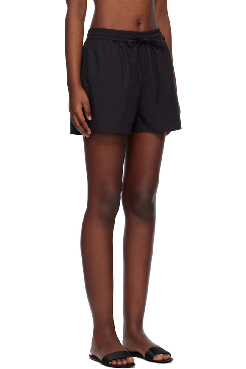 Relaxed-fit organic cotton poplin shorts.

· Drawstring at elasticized waistband
· Three-pocket styling

Supplier color: Black