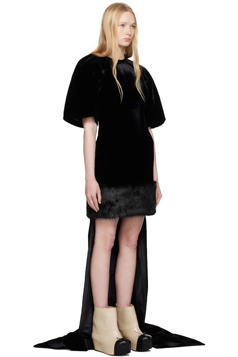 Cotton velvet minidress.

· Round neck
· Faux-fur trim at hem and train
· Pinched seam at sleeves
· Full silk satin lining

Supplier color: Black