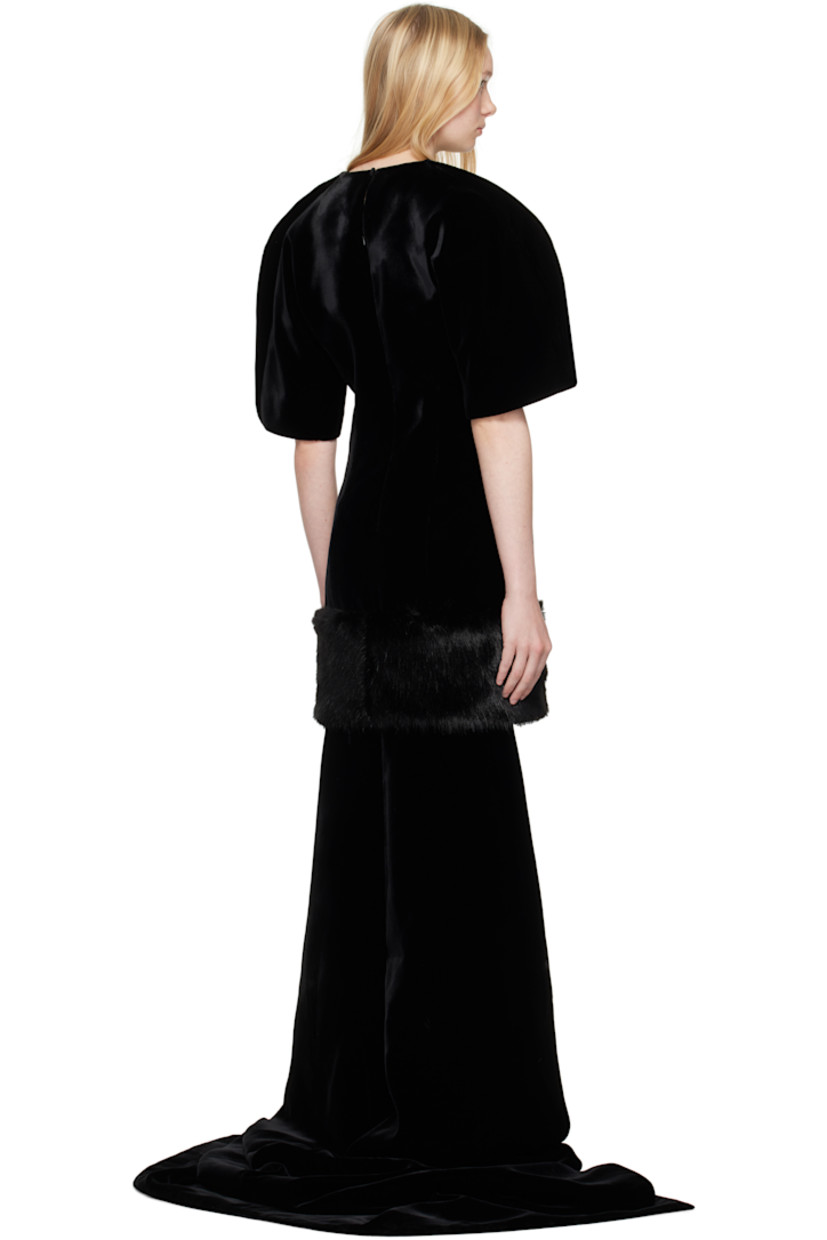 Cotton velvet minidress.

· Round neck
· Faux-fur trim at hem and train
· Pinched seam at sleeves
· Full silk satin lining

Supplier color: Black