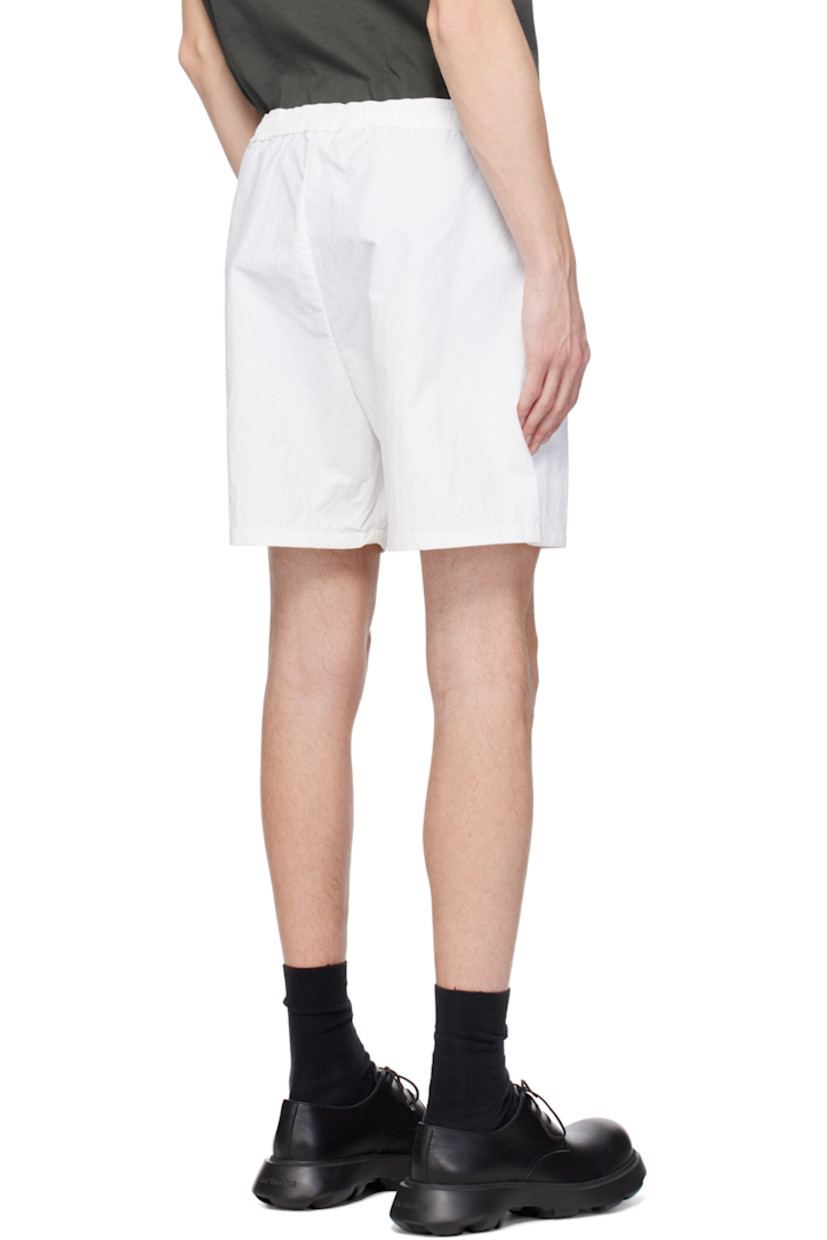 Polyester taffeta shorts.

· Concealed drawstring at elasticized waistband
· Two-pocket styling 
· Logo embroidered at leg
· Vented cuffs

Supplier color: White