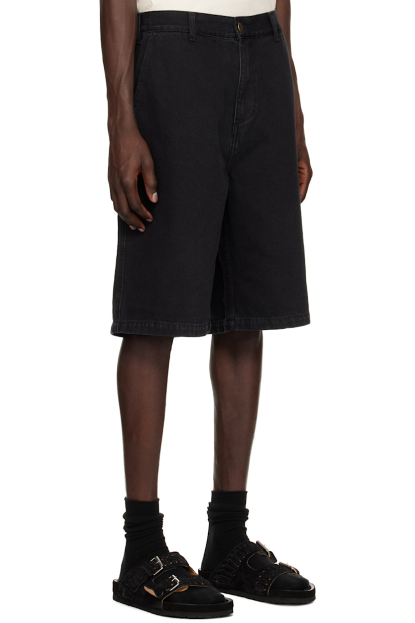 Non-stretch denim shorts. Subtle fading throughout. 

· Belt loops
· Four-pocket styling
· Zip-fly
· Logo patch at back pocket

Supplier color: Black