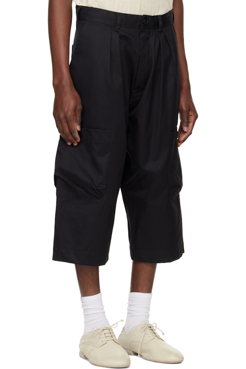 Ventile® cotton gabardine cargo pants.

· Belt loops
· Concealed drawstring at waistband
· Four-pocket styling
· Button fly
· Pleats at front
· Cropped legs
· Patch pocket at outseams

Part of the O-Project collection.

Supplier color: Black
