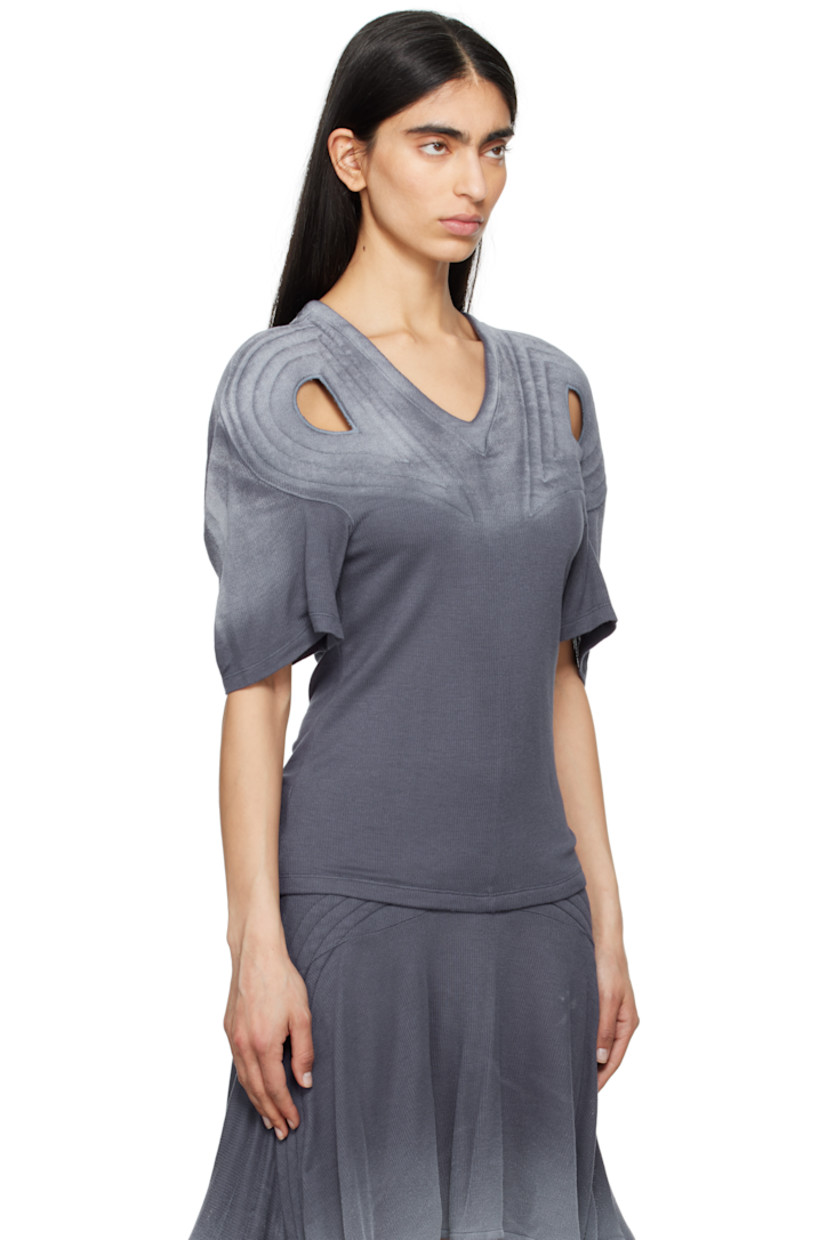 Viscose jersey T-shirt. Sprayed gradient throughout.

· V-neck
· Cutouts and quilted detailing at front and back
· Dropped shoulders

Supplier color: Navy ice