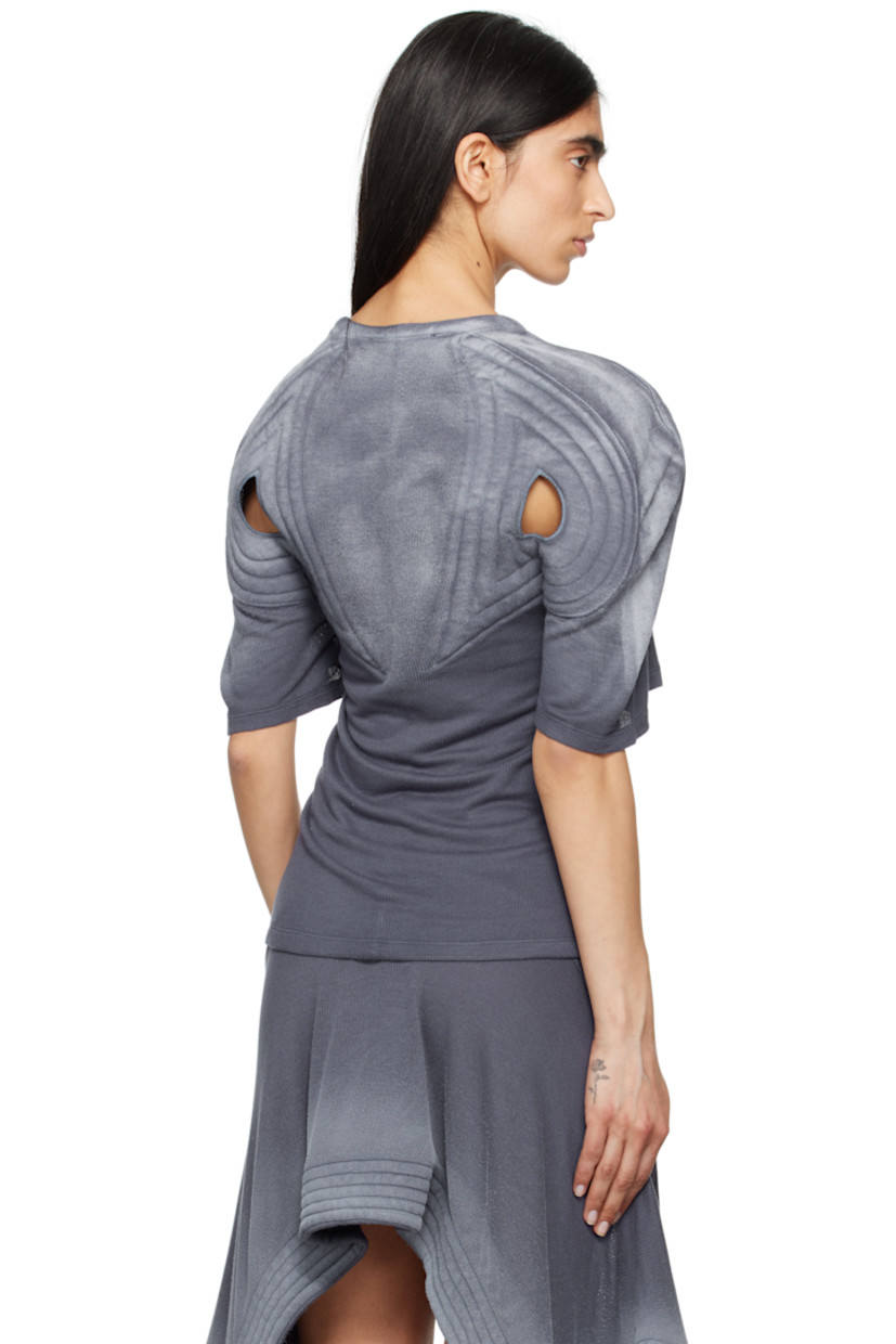 Viscose jersey T-shirt. Sprayed gradient throughout.

· V-neck
· Cutouts and quilted detailing at front and back
· Dropped shoulders

Supplier color: Navy ice