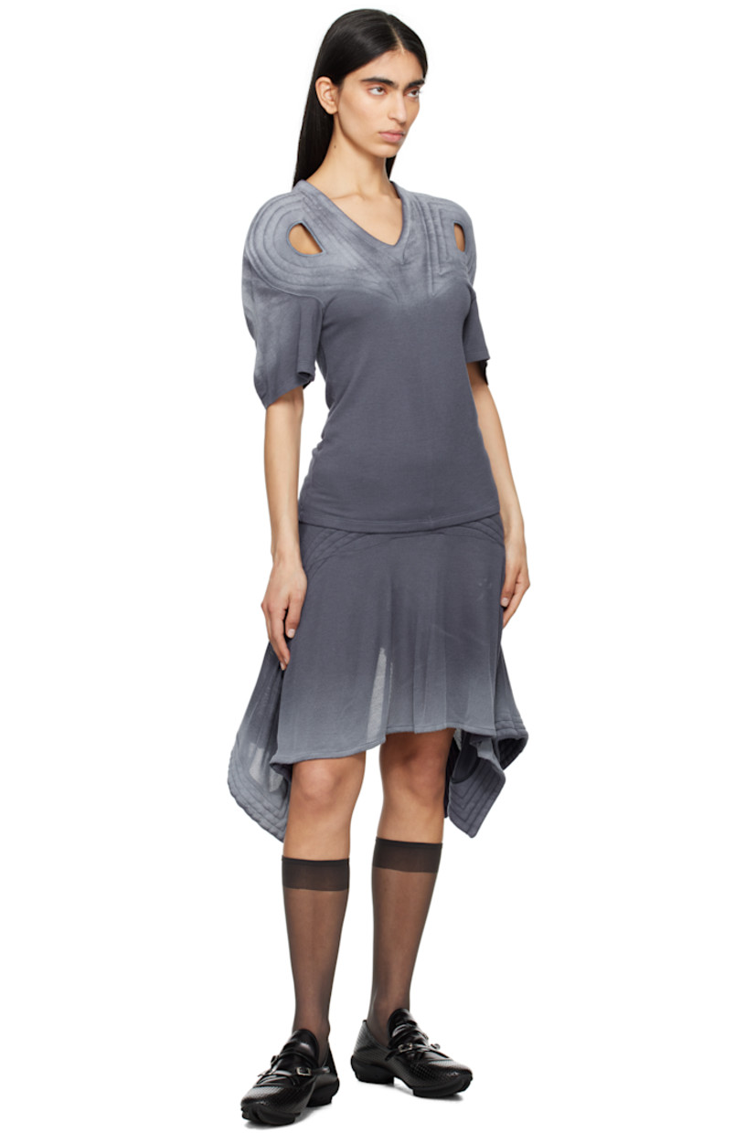 Viscose jersey T-shirt. Sprayed gradient throughout.

· V-neck
· Cutouts and quilted detailing at front and back
· Dropped shoulders

Supplier color: Navy ice