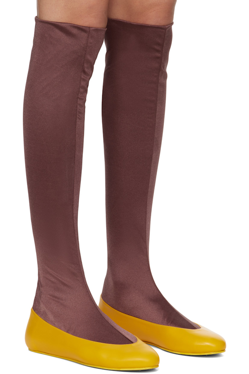 Buffed leather and double-cloth jersey ballerina flats in yellow and brown.

· Extended sock-style collar
· Embroidered logo patch at outer side
· Leather sole with rubber injection

Supplier color: Marigold/Chestnut