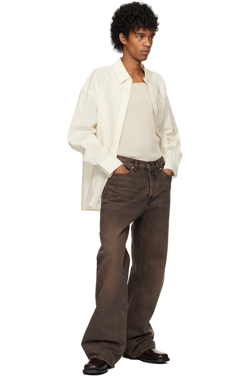 Plain-woven organic cotton- and recycled polyester-blend shirt. 

· GOTS-certified organic cotton
· GRS-certified recycled polyester
· Spread collar
· Button closure
· Patch pocket
· Shirttail hem 
· Dropped shoulders
· Adjustable single-button barrel cuffs
· Box pleat at yoke  
· Mother-of-pearl hardware

Supplier color: Raw white