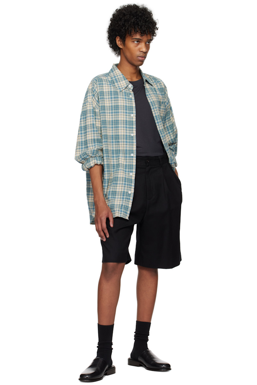 Recycled cotton- and wool-blend twill shorts.

· Loose-fit 
· Belt loops
· Four-pocket styling
· Zip-fly 
· Pleats at front 
· Unlined

Supplier color: Soft black