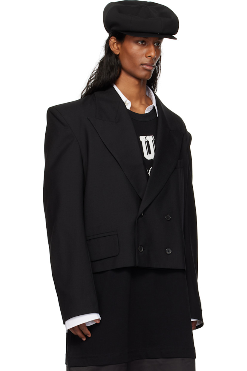 Wool cavalry twill blazer.

· Peaked lapel
· Double-breasted button closure
· Welt pocket and flap pockets
· Cropped hem
· Padded shoulders
· Satin lining

Supplier color: Black