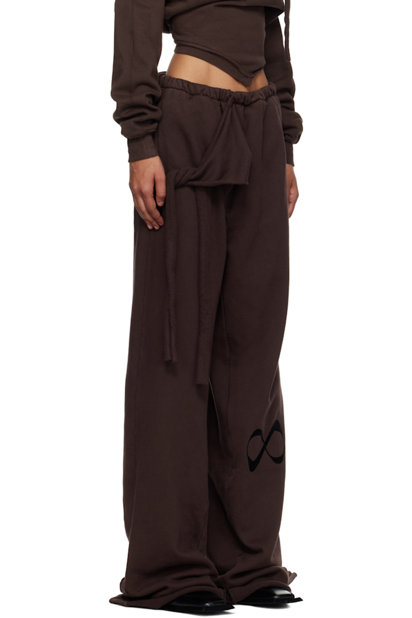 Organic cotton fleece sweatpants.

· Elasticized waistband
· Two-pocket styling
· Raw edge at cuffs
· Self-tie fastening at outseams

Supplier color: Dark brown wash
