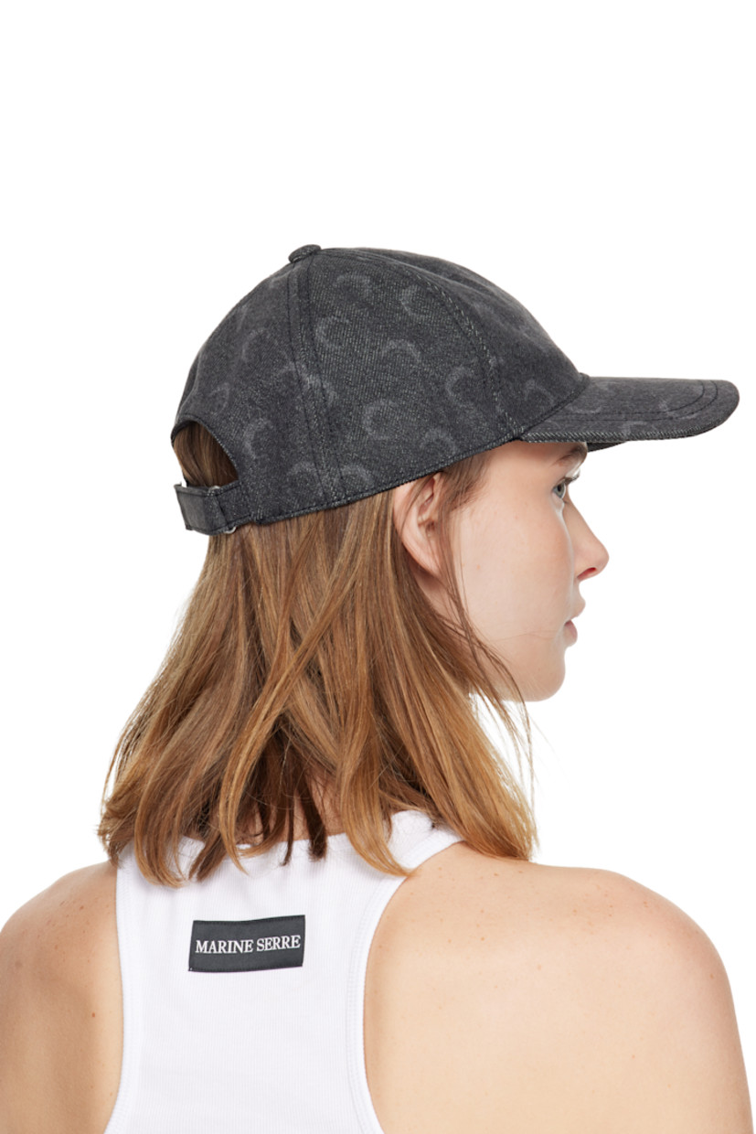 Denim cap.

· Fading and printed logo pattern throughout
· Curved brim
· Velcro fastening
· Cotton twill lining

Supplier color: Dark grey