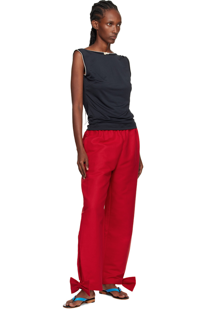 Linen canvas trousers.

· Elasticized waistband
· Two-pocket styling
· Curved outseams
· Detachable bow and press-stud fastening at cuffs

Supplier color: Red