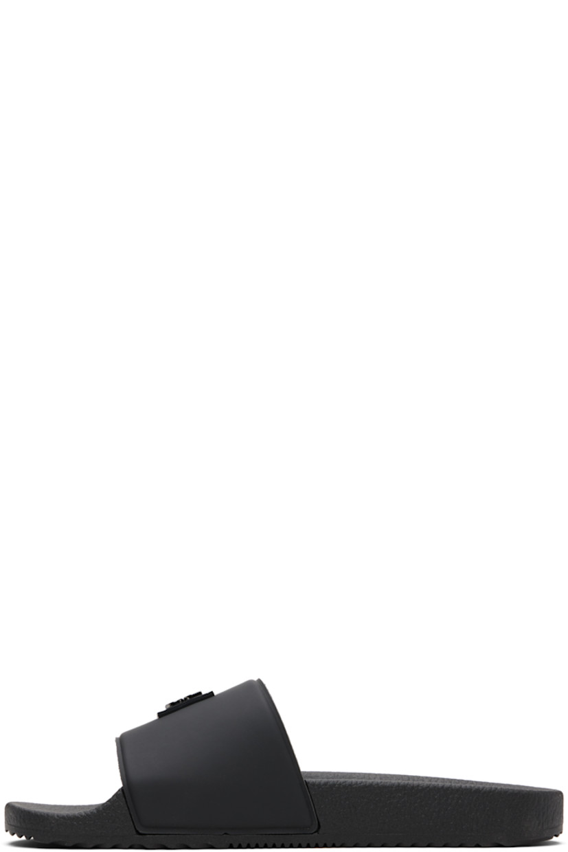 Rubber slides.

· Open toe
· Logo patch at vamp
· Jersey lining
· Treaded rubber sole

Supplier color: Black
