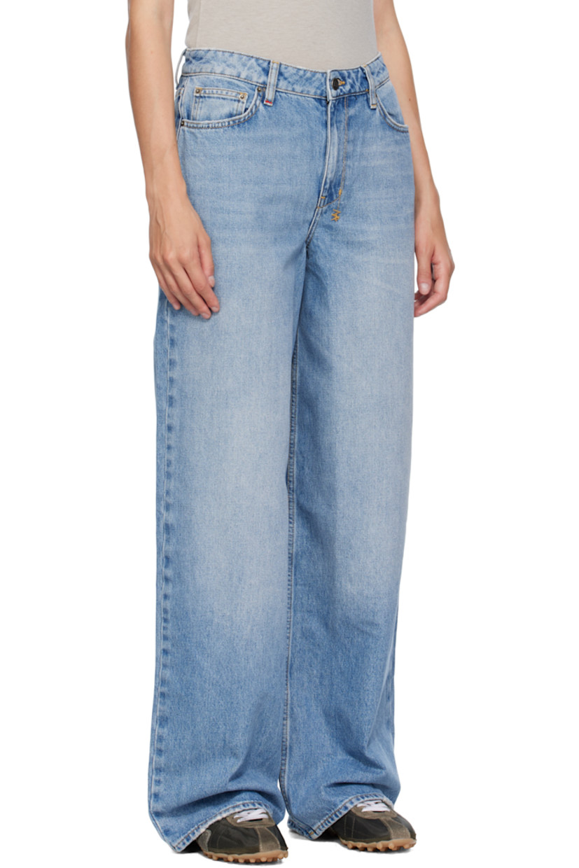 Non-stretch denim jeans.

· Fading, whiskering, and subtle distressing throughout
· Belt loops
· Five-pocket styling
· Zip fly 
· Embroidered logos at back waist and knee
· Detachable logo patch at back pocket
· Contrast stitching in tan

Supplier color: Denim