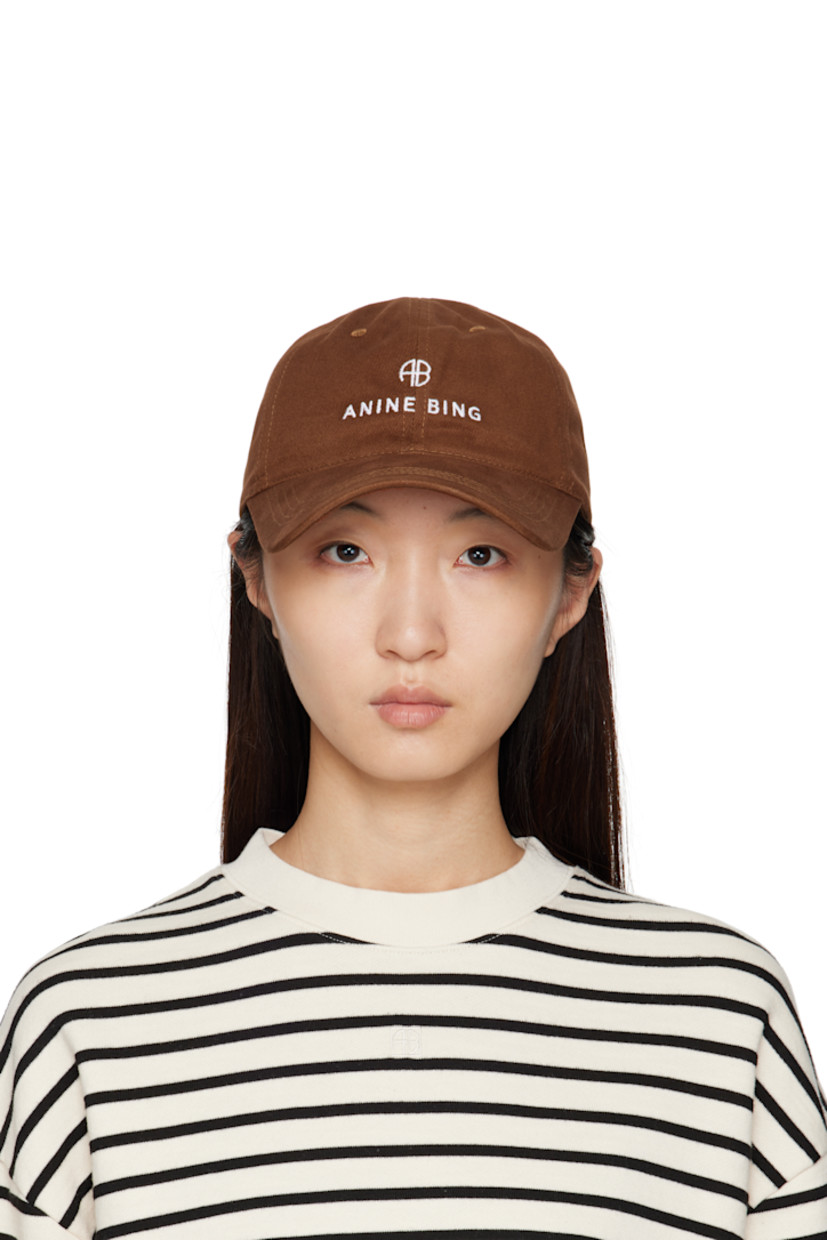 Cotton twill cap.

· Embroidered eyelets at crown
· Logo embroidered at face and back face
· Curved brim
· Cinch fastening

Supplier color: Dark camel